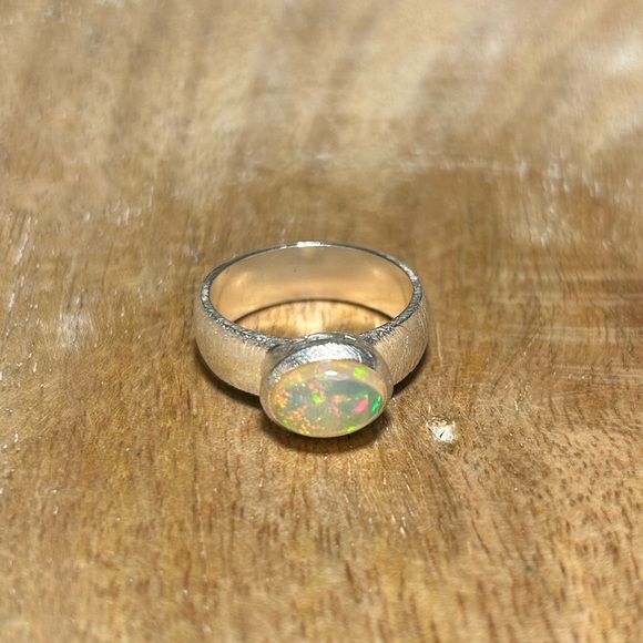 NWOT Natural Oval Shape Multi Fire Ethiopian Opal 925 Sterling Silver Ring - Picture 5 of 14